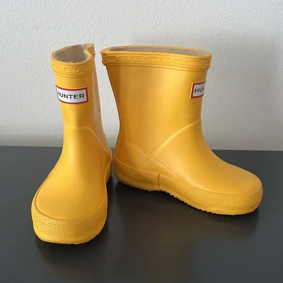 Yellow Hunter boots kids size 4 - Picture 2 of 4